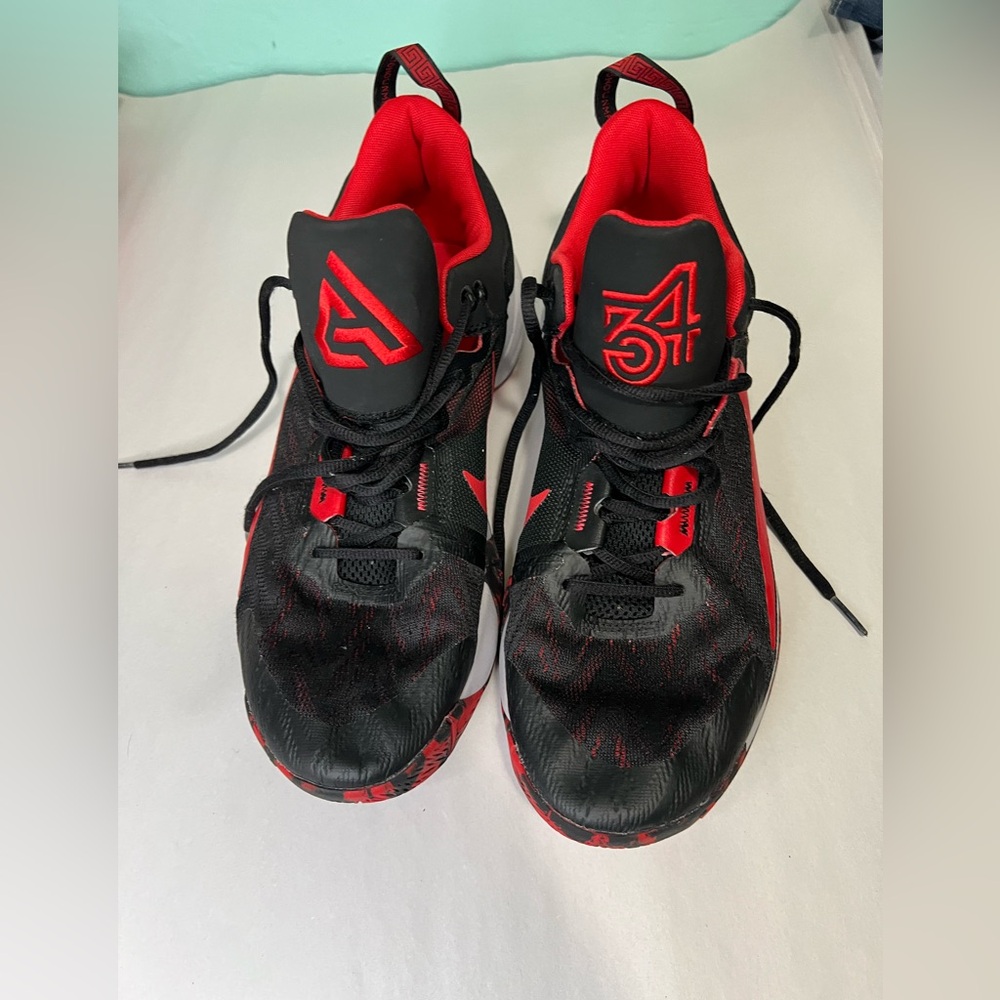 Nike Giannis Immortality 2 Black University Red Wolf Grey DM0825-005 Mens 11.5